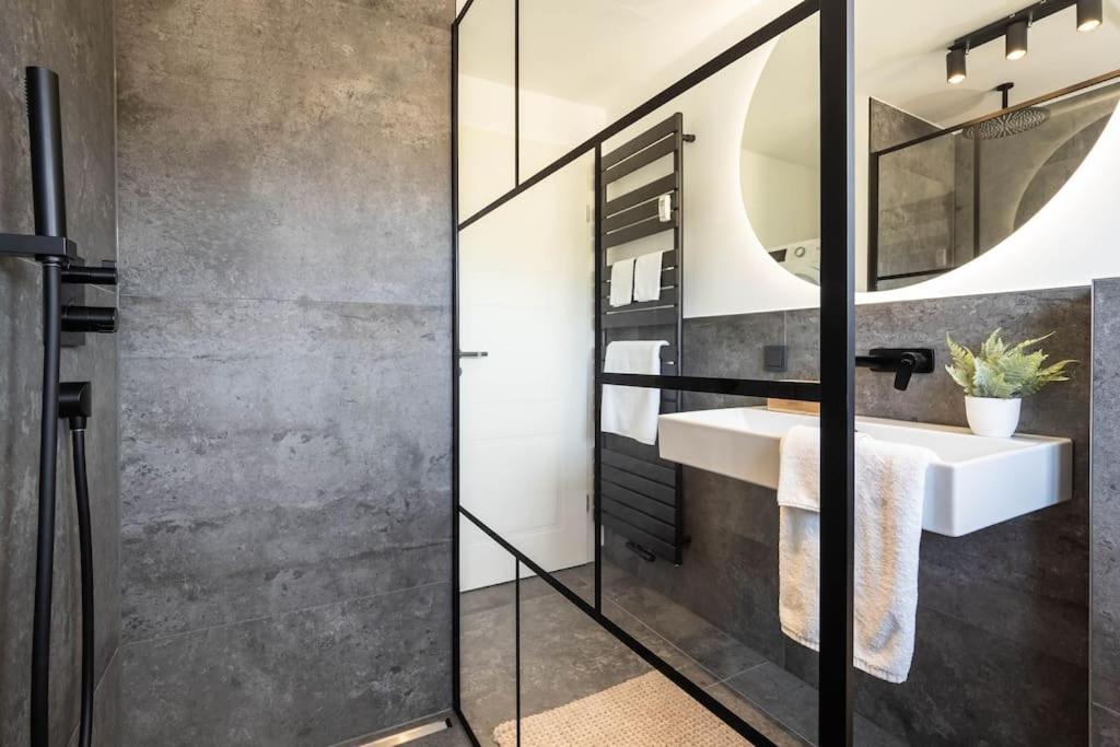 Luxury Apartment On The Rhein Busingen am Hochrhein Buitenkant foto